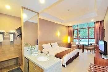 Luanchuan Re-Channel Ferry Lake Hotel Gucheng  Buitenkant foto